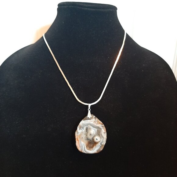 JEWELRY Chunky Silver Statement Necklace with Colourful Crystal Agate Stone - Picture 6 of 7